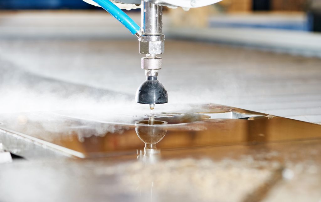 Sheet metal processing with high-precision waterjet cutting