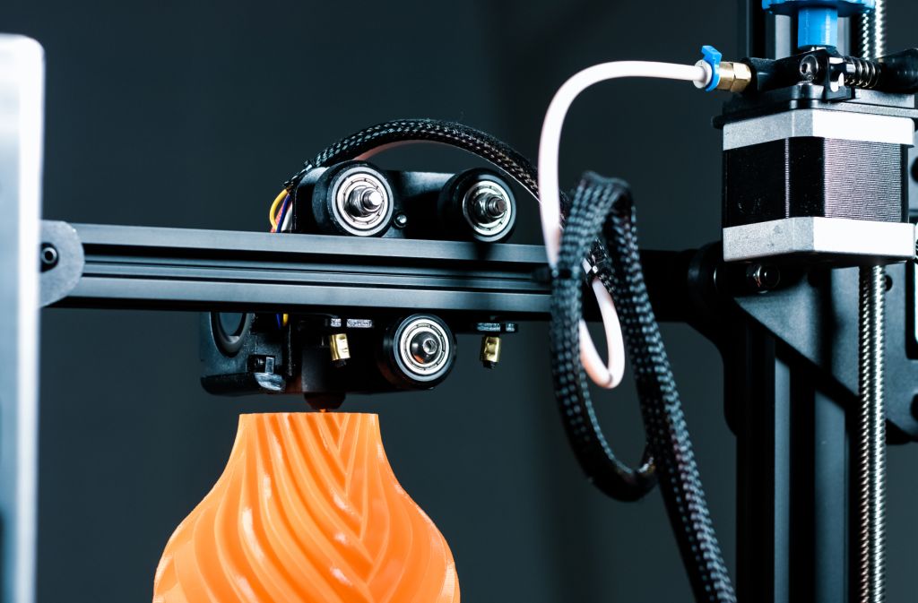 Close-up of a 3D-printed object with a dual-camera robotic inspection system