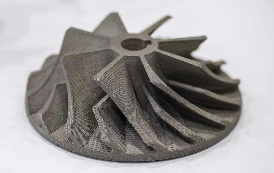 Fertiges Metallteil aus einem 3D-Drucker mit komplexen Strukturen