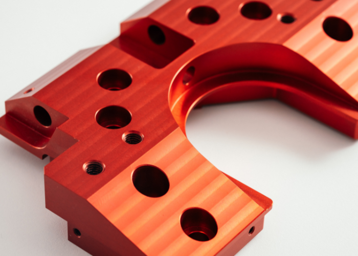 Rotes CNC-Frästeil